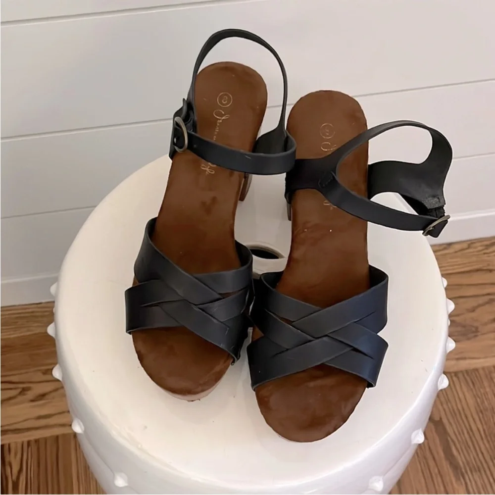 Jessica Carlyle these black